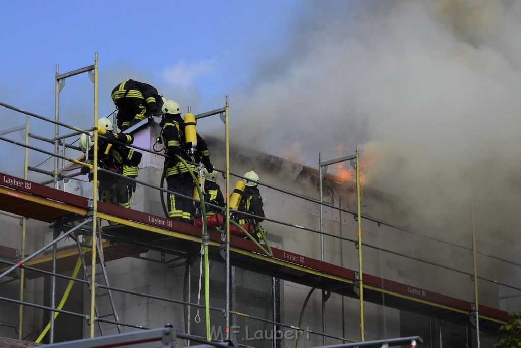 Dachstuhlbrand Koeln Poll Geislarerstr P209.JPG - Miklos Laubert